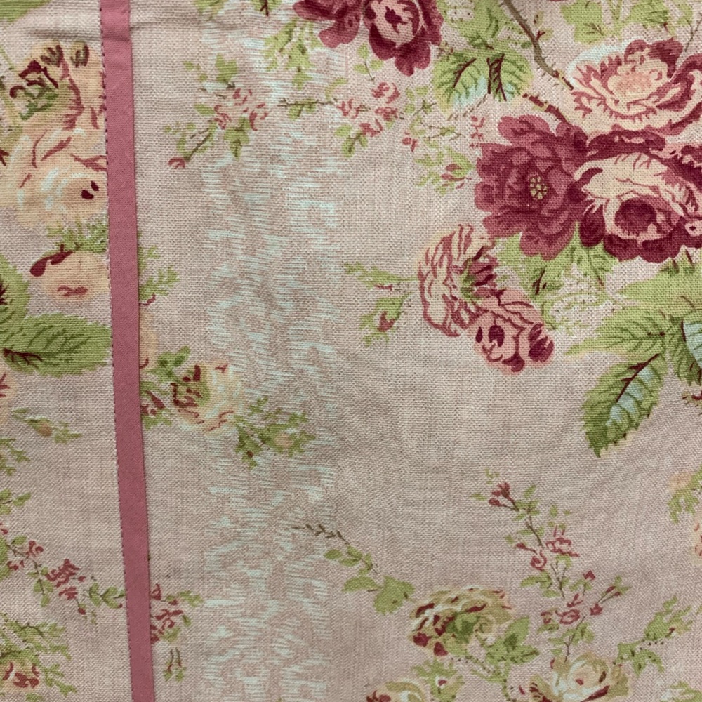 Cottage Style Floral Table Runner in Pink and Green - Picture 4 of 6
